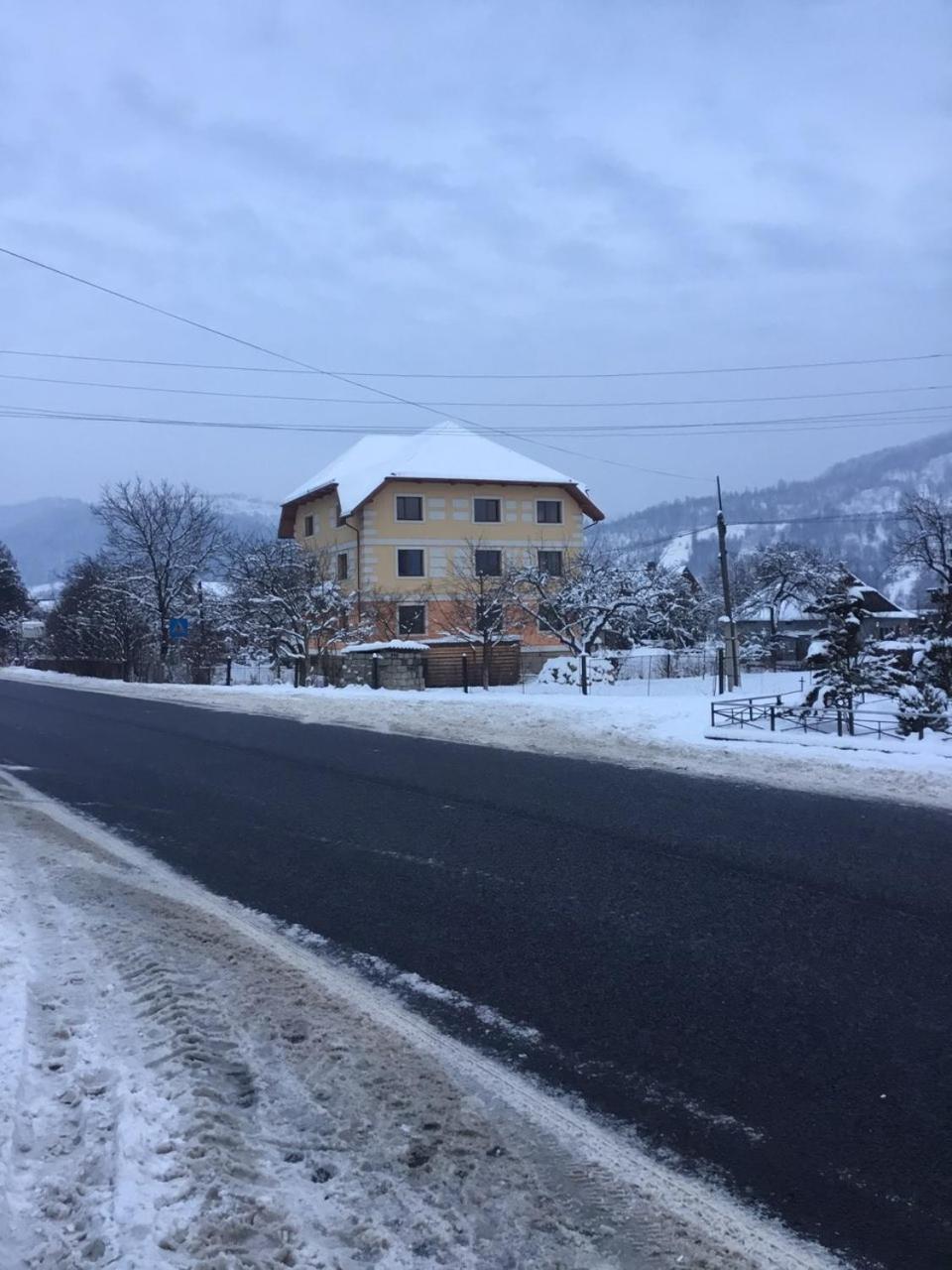 Затишний Дім 亚列姆切 外观 照片